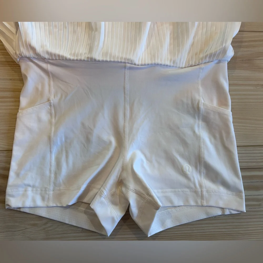 Women’s Lululemon Size 8 High Rise White Pleated Tennis Skirt - Picture 3 of 4